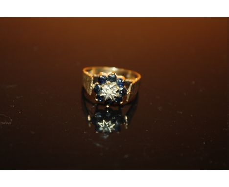 A HALLMARKED 9 CARAT GOLD SAPPHIRE AND DIAMOND DRESS RING SIZE Q APPROX WEIGHT - 3.6G