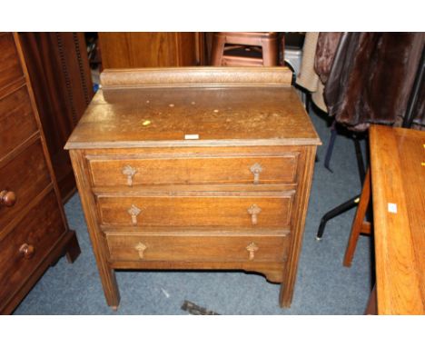 A VINTAGE OAK 3 DRAWER CHEST W-76 CM H-85 CM