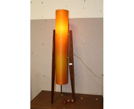 A VINTAGE / RETRO MID 20TH CENTURY FLOOR STANDING LAMP, WITH TEAK SUPPORTS AND CYLINDRICAL SPUN FIBREGLASS SHADE, H 114 CM+++