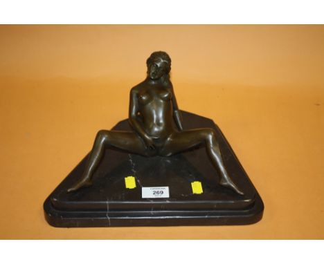 A MODERN BRONZE EFFECT EROTIC FIGURE OF A LADY ON MARBLE PLINTH 