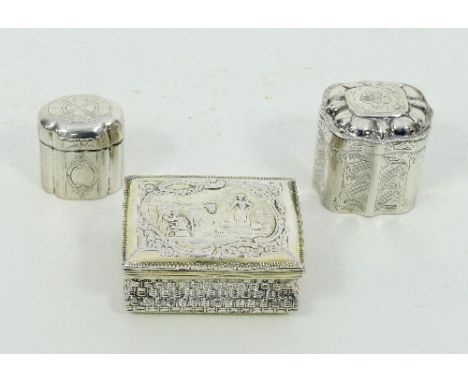 A 19th Century Dutch silver snuff box, the cover decorated milkmaids and a cow, the sides with basket weave decoration, 6.5cm