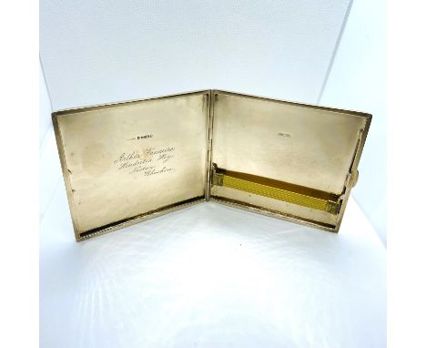 A cigarette case in 9ct gold with engine turn pattern. Initial AV for Arthur Venmore engraved to the cartouche. Made by Dingl