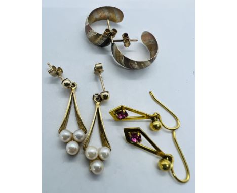 A pair of 9ct yellow gold and cultured pearl drop studs. Along with two further pairs of yellow metal earrings. Gross weight 