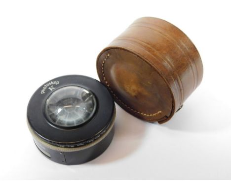 EXPOSURE METER. A Photpskop K extinction meter in leather case.  CONDITION. See Lot 725 for conditions of sale.  Please note 