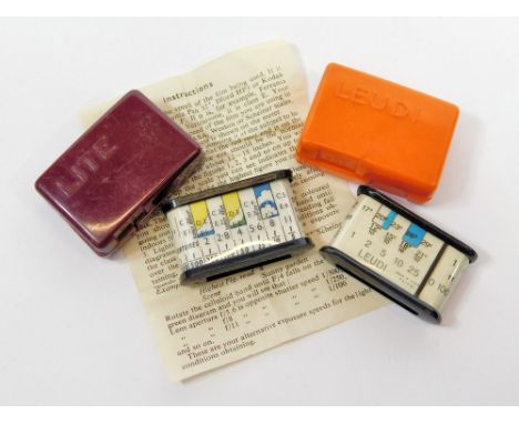 EXPOSURE METERS. A Leud & a Lite extinction meter in plastic boxes. Lite has instruction leaflet, box cracked.  CONDITION. Se