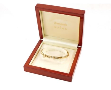 A Diamond by Solar 9ct gold bangle, the central diamond in a rub over setting, with two strand panel clip, 6.7g all in, 6cm d