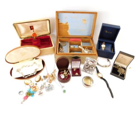 A group of costume jewellery, comprising Avia ladies wristwatch, Accurist ladies wristwatch, silver sonet mantle clock, vario