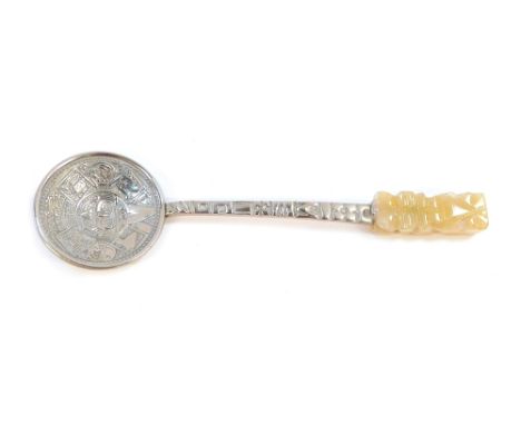 A white metal Mexican spoon, with hammered Aztec detailing on a carved soapstone handle, stamped ALPACA Mexico, ½oz.