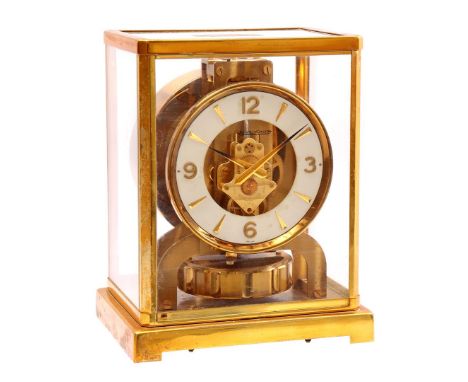 Jaeger Le Coultre &amp; Cie no. 109668 caliber 526-5, brass Atmos table clock in glass case, Switzerland ca. 1950, 22.5 cm hi