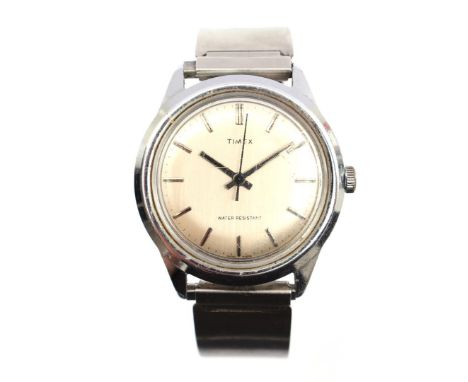 Timex men's wristwatch on a steel strap, hand wound, dial numbered 26051 - 10478, case number 37 mm