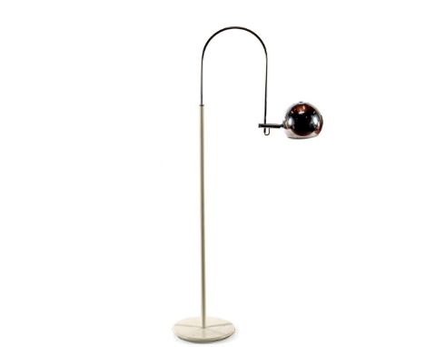 White lacquered and chromed metal arc lamp with adjustable sphere, presumably GEPO Amsterdam 1970s, 138 cm high