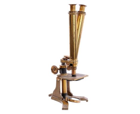 Brass binocular microscope, England 19th century, 43 cm high