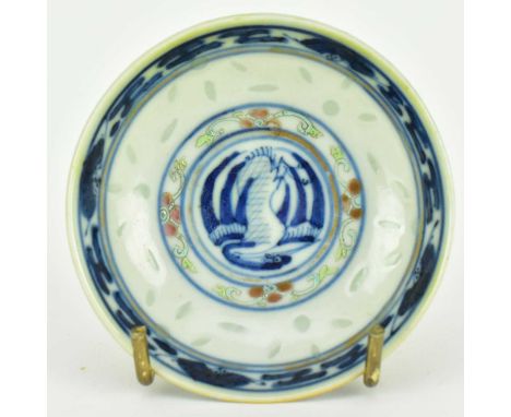 A Qing dynasty famille rose blue and white footed dish. The circular shaped dish decorated with blue and white cross pattern 