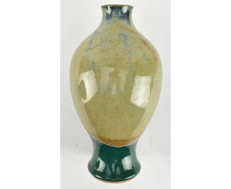 An early 20th century Taisho period Japanese ceramic vase by Ishiguro Koko - Sumida Gawa. The vase having a brown over dark t