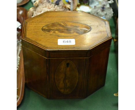 A George III Mahogany tea caddy, 21cm wide 