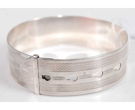 A Charles Horner engine turned silver bangle, 23.5g, 6.3cm