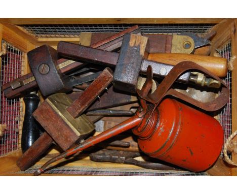 Assorted tools, to include draughtsmen's rosewood and brass mounted scribes, oil can etc 