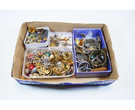 A box of miscellaneous costume jewellery to include silver locket with floral engraved decoration, yellow metal and paste set