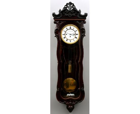 Wiener Regulator, 2. Hälfte 19. Jh. Wandpendeluhr in geschweiftem Gehäuse in floraler Ornamentik. Federzugwerk mit Ankerhemmu