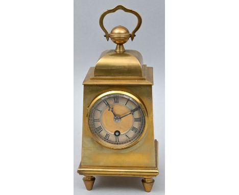 Reiseuhr, England (?), 2. H. 19. Jh. Massives Gehäuse Messing, in Laternenform, auf vier konischen Füßchen. Tragegriff. Ziffe