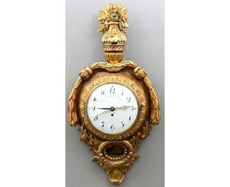 Kartelluhr, 2. Hälfte 18. Jh. Johann Pentele, Salzburg. Aufwendig gestaltete Wanduhr mit ornamental geschnitztem Korpus aus L