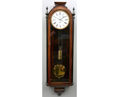 Wiener Regulator, 19. Jh. Elegante Wandpendeluhr in gebogtem Gehäuse mit Mahagoni- und Kirschbaumfurnier sowie ebonisierten, 