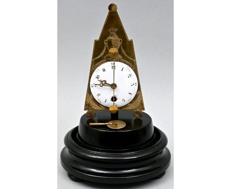 Miniatur-Zappler, Österreich, 19. Jh. Klassizistisches Frontgehäuse Messing, in Pyramidenform, graviert. Emaillezifferblatt (