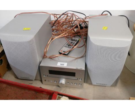 Yamaha CD receiver Model CRX332 with speakers