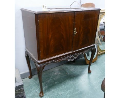 Reproduction drinks cabinet