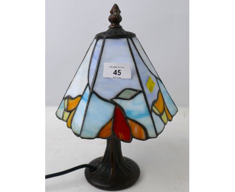 Small Tiffany style lamp, 27 cm high
