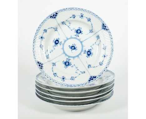 SPEISETELLER, Satz von 6, Porzellanmanuf Royal Copenhagen,Dekor Musselmalet Halbspitze, Dm 25 cm, Modellnr 571, blaue Wellen-