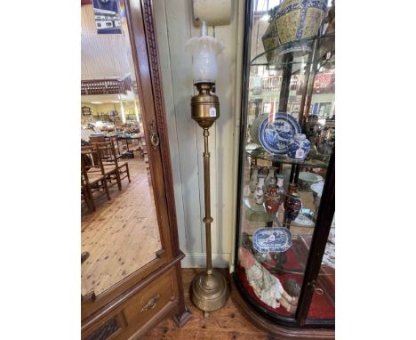 Late 19th/Early 20th Century brass telescopic standard oil lamp with vaseline glass shade.