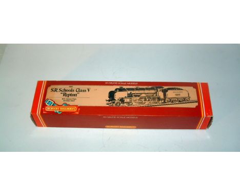 HORNBY R683 Southern Olive Green 'Repton'. Near Mint in an Excellent Box with Instructions and Vacuum Pipe Sprig.