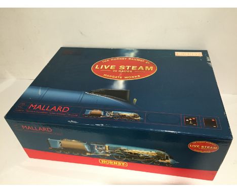 HORNBY 00 R1047 Mallard Live Steam Set comprising a LNER Blue A4 4-6-2 'Mallard', Control Unit/Speed Regulator, Transformer, 