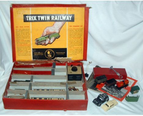 TRIX BR Passenger Set 1/333 comprising a BR Green 0-4-0 and Tender (1/520), one First Class (1/560) and 2 x Brake /3rd (1/570