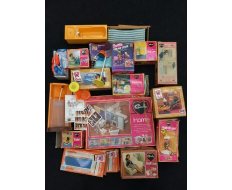 Good quantity of Pedigree Sindy furniture, includes 44429 Washday (pieces on card insert) and 44539 Bath with accessories (Lo
