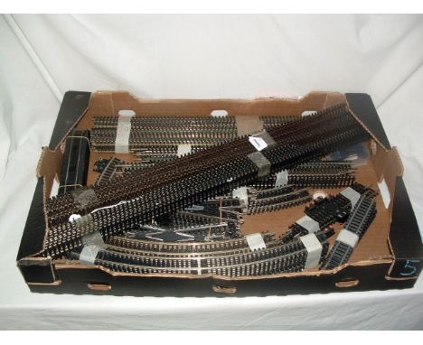 A tray containing of Modern HORNBY and PECO Track, Points and Power Clips - 8 x R600, 3 x R605, 11 x ST226, 3 x R 607, 12 x R