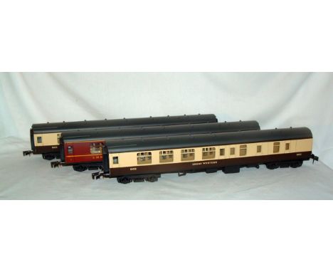 LIMA 0 Gauge 3 x Mk 1 Coaches nos 2 x 6646 GWR Brown & Cream and a 6645 LMS Maroon. Near Mint in original Polysyrene Trays.