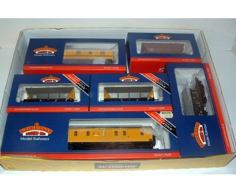BACHMANN 6 x Track maintenance and Hopper Wagons - 34-325Y 50' Parcels Van in Engineers Yellow and 2 x 38-000Z Olive and Yell