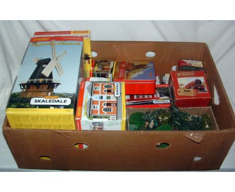 A tray containing HORNBY Skaledale items, Scale Motors and other items - Skaledale R8548 Highfields Windmill, R8714 Terminus 