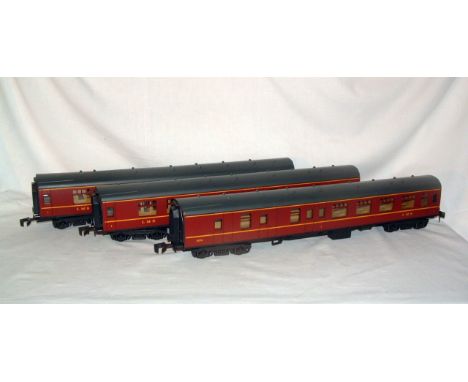 LIMA 0 Gauge 3 x 6645 LMS Maroon Mk 1 Coaches. Near Mint in original Polysyrene Trays.