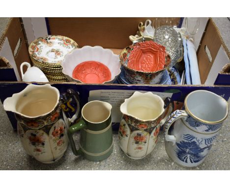 Ceramics - a Radford and Son tea service, including ten cups, twelve saucers, tea plates, two bread and butter plates; a blue