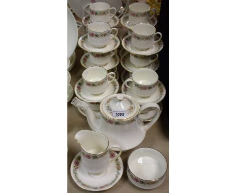 A Royal Albert Paragon china Belinda pattern tea service, including teapot, milk jug, sugar bowl, etc.