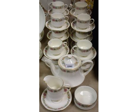 A Royal Albert Paragon china Belinda pattern tea service, including teapot, milk jug, sugar bowl, etc.