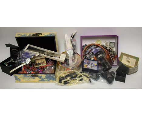 Costume Jewellery - contemporary designer jewellery; tribal style necklaces; ceramic novelty earring; etc