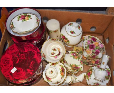 Ceramics - Royal Albert Old Country Roses giftware including vase and cover; planter; trays, etc