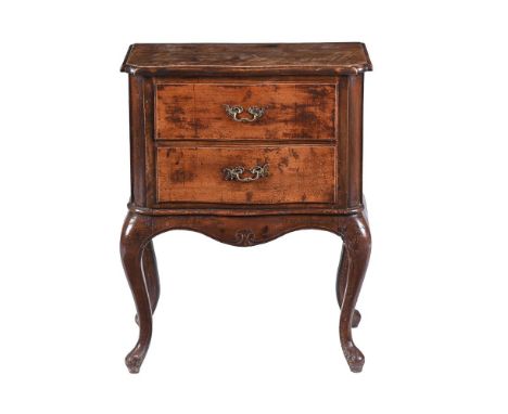 AN ITALIAN WALNUT SERPENTINE FRONTED COMMODE IN MID 18TH CENTURY STYLE, 19TH CENTURY 77cm high, 61cm wide, 35cm deep