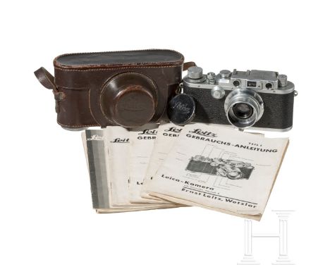 Leica IIIb von 1938 mit Tasche und GebrauchsanleitungMatt vernickeltes Gehäuse mit schwarzer Kunstbelederung, oberseitige Gra