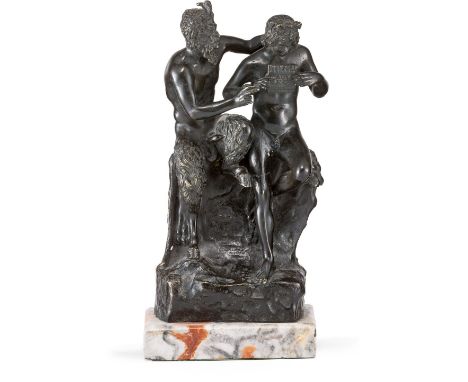 AntikenkopieFlötenspieler (Pan lehrt Daphnis das Flötenspiel)  Bronze, braun patiniert. Auf hellgrau-rötlich gemaserten Marmo