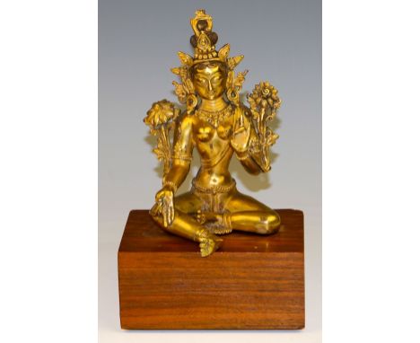 Tara  Tibet Bronze. Die "Retterin" in ihrer grünen Erscheinungsform. Seitlich aufsteigende Blütenstiele. H. 18 cm.  Dazu:  Ho